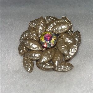 Vintage Elegant Floral Brooch with Multicolor Gem